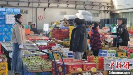 走访新疆最大一级农副产品批发交易市场:货足价稳 保供全疆